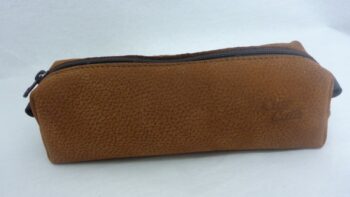 Cuir Cath trousse nubuck cognac Murol Auvergne